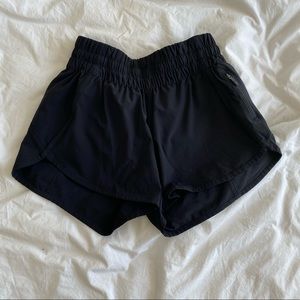 Lululemon tracker short 4”